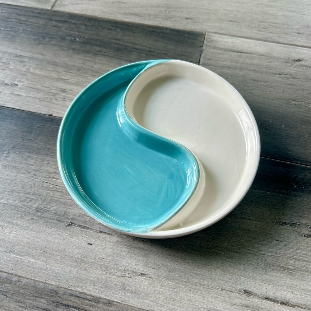 Turquoise & White Enameled Yin Yang Ceramic Decor Tray Ring Bowl Dish - Picture 2 of 7